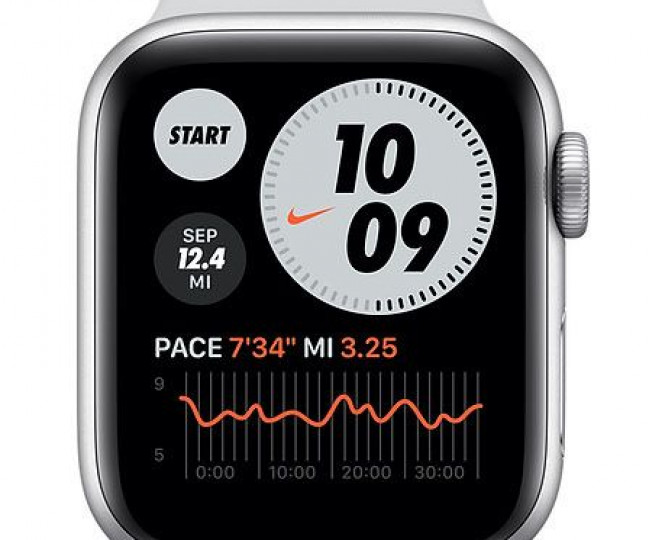 Apple Watch Nike SE GPS 40mm Silver Aluminum Case w. Pure Platinum/Black Nike Sport B. (MYYD2) б/у